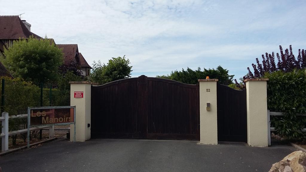 Les Manoirs Leilighet Deauville Eksteriør bilde