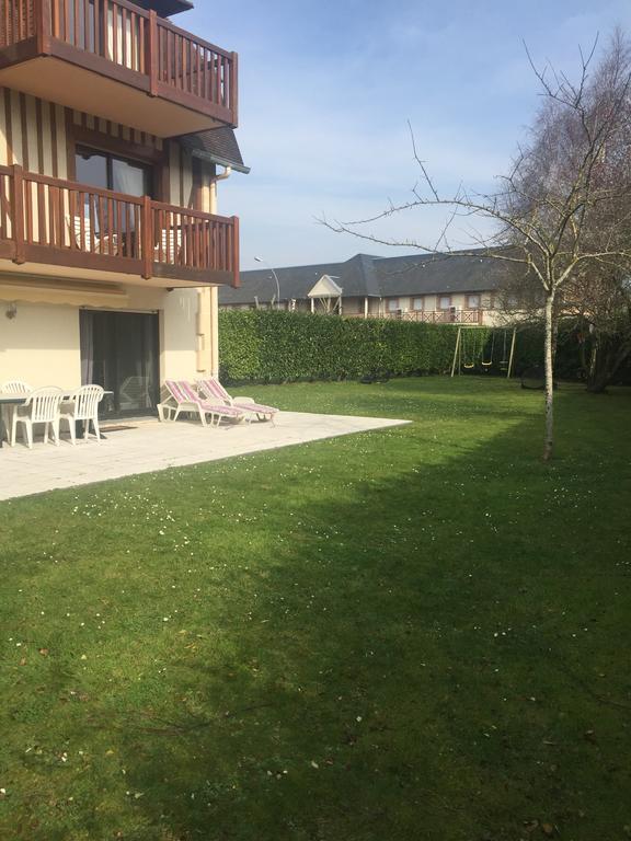 Les Manoirs Leilighet Deauville Eksteriør bilde